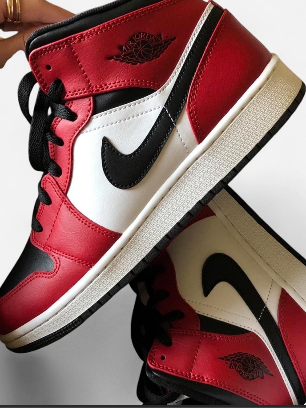 Air Jordan 1 Mid GS ‘Chicago Black Toe’ <3